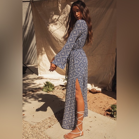 NWT Lulu’s Mandala Daydream Blue Print Maxi Dress - Picture 2 of 11